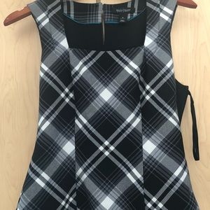 Size 0, sleeveless plaid woman’s top, side zipper.